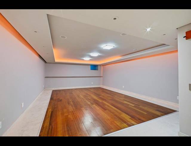 5 BEDROOM HOUSE FOR SALE IN BRYANSTON